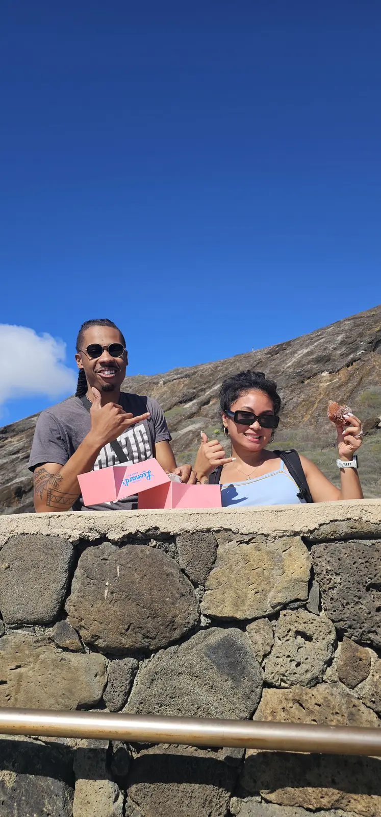 Guests enjoying the dramatic Southeast Oʻahu coastline