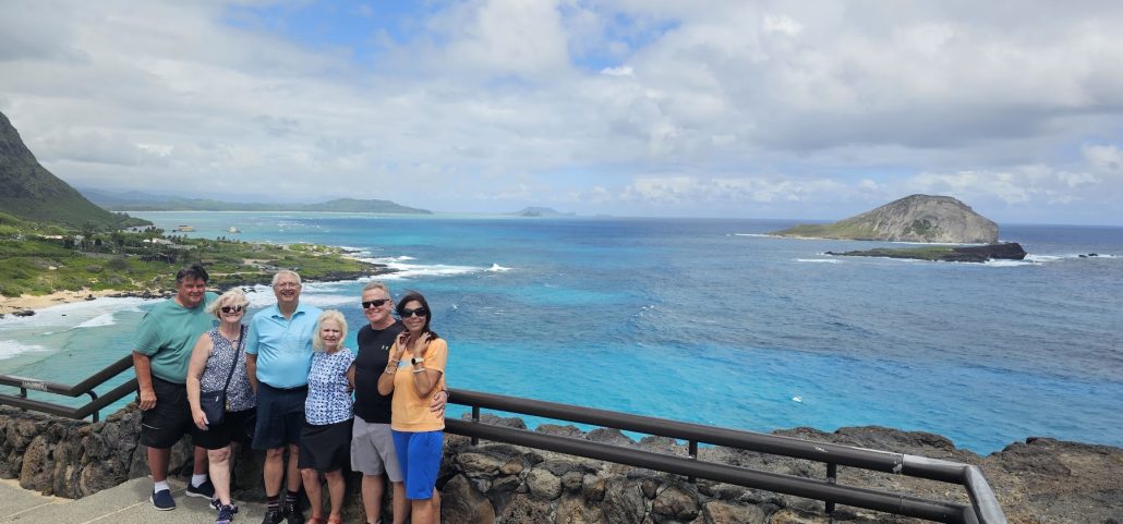 Cruise guests enjoying the turquoise coast at Makapuu Lookout